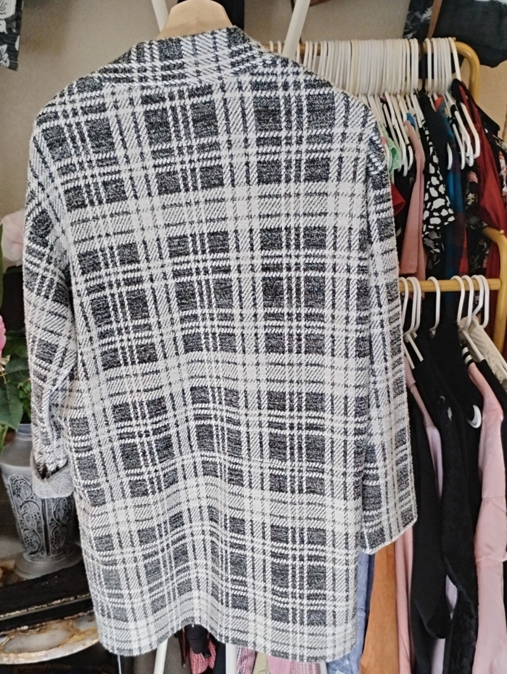Black and White Plaid Sweater Blazer - Picture 4 of 6